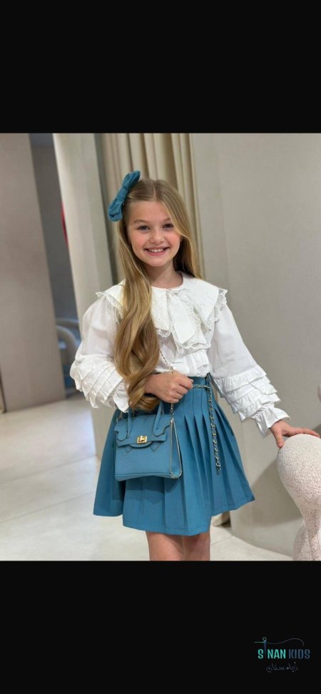 قميص ابيض مع تنورة تركيز